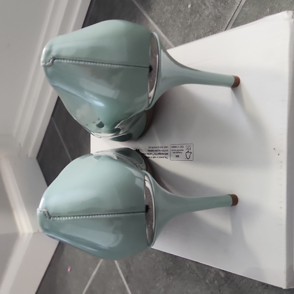 Calvin Klein Gayle Pumps - Picture 5 of 8